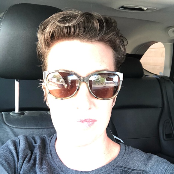 Meet your Posher, Jolene - Picture 3 of 4